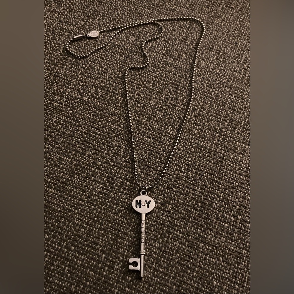 Cool Jewel Ellis Island Statue Of Liberty NY Key Pendant Necklaxe